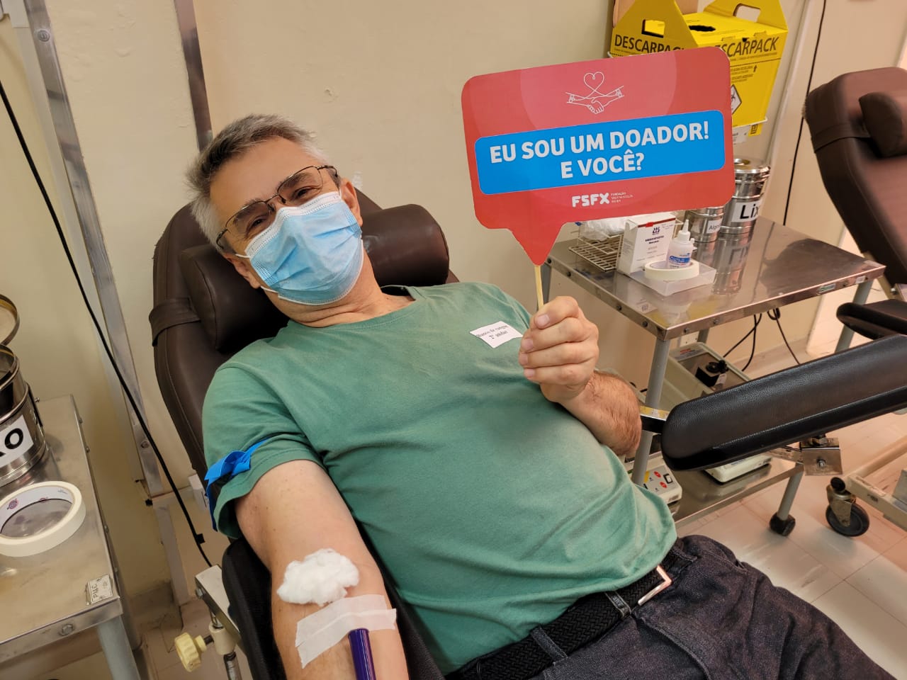 O voluntário Luiz Carlos durante a Semana do Doador.