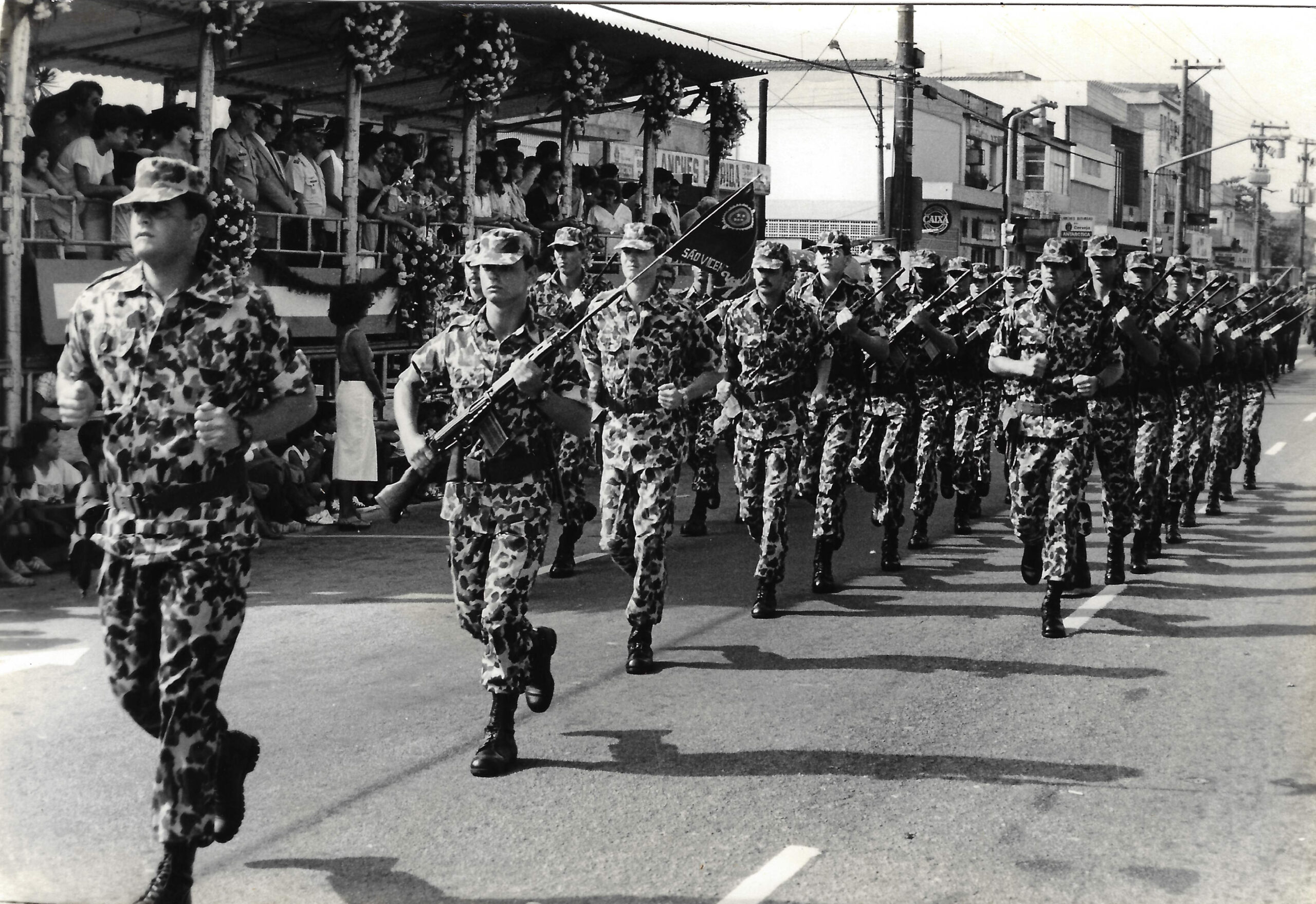 Veja como foi o desfile cívico-militar de aniversário de Nova Friburgo - TV  ZOOM