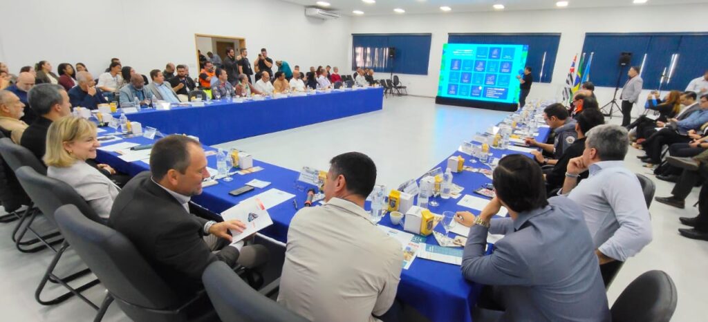 Representantes dos municípios da Baixada Santista reunidos na 264ª Reunião Ordinária do CONDESB em Mongaguá